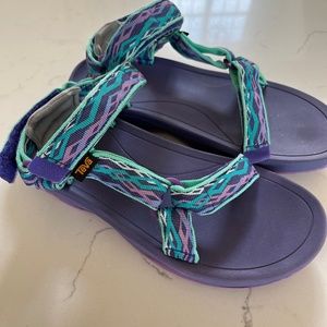 Women’s Teva’s size 5